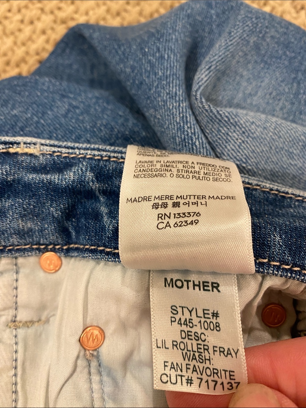 Mother denim petites
The Lil roller fray
Size 28
Color Fan Favorite - Picture 10 of 12